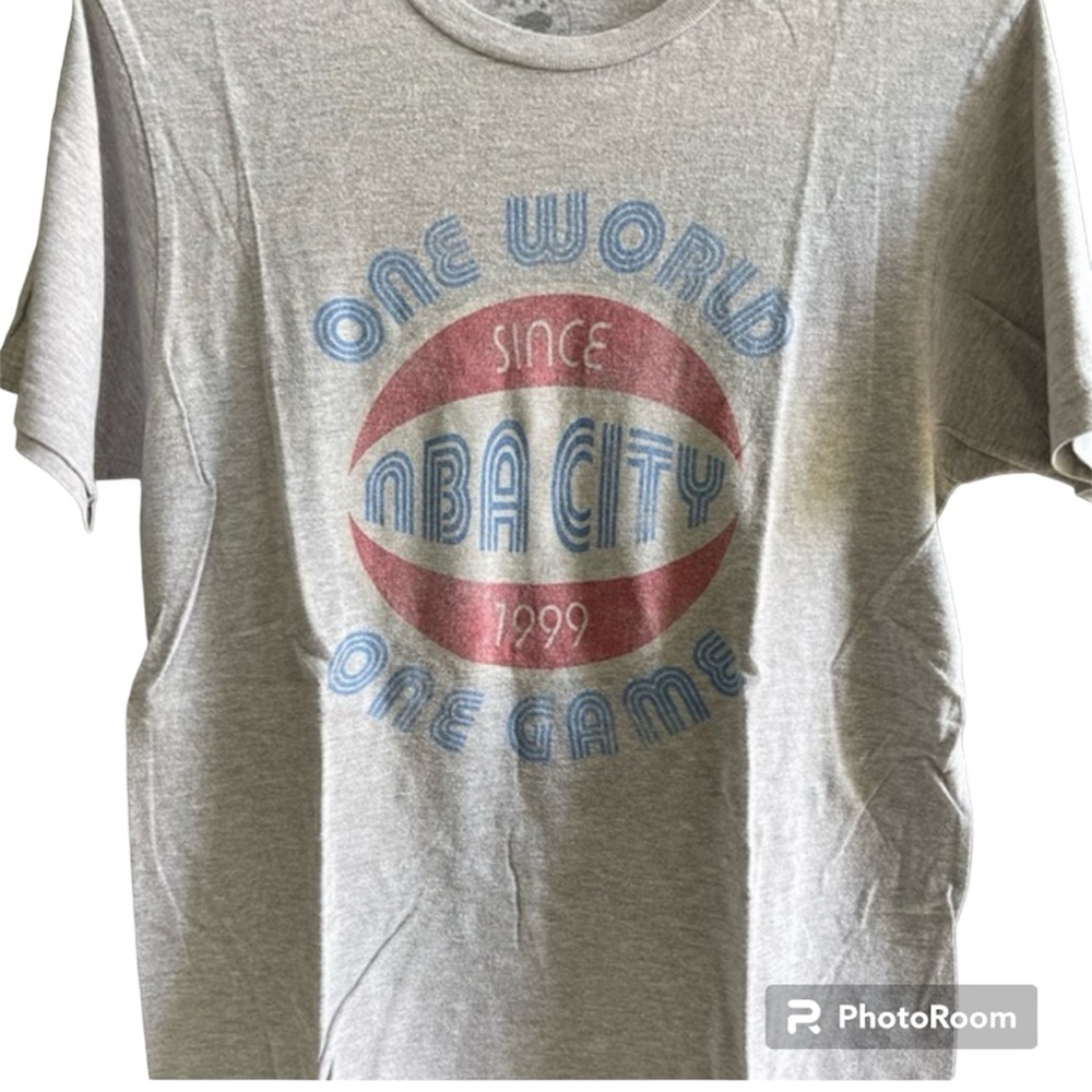 NBA CITY One World, Retro Distressed Grey Short Sleeve T Shirt‎ Size Small